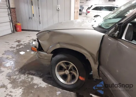 2000 Chevrolet S-10 Ls z USA, uszkodzony, nr VIN 1GCCS1441Y8161352